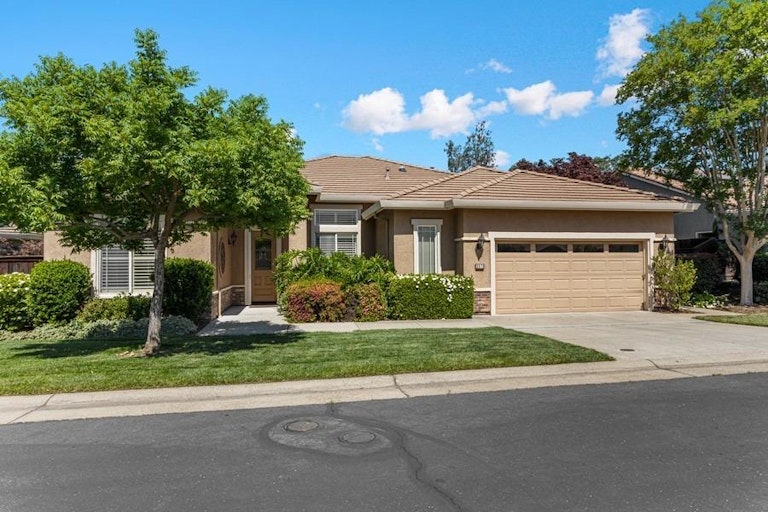 Photo 2 of 47 - 3970 Coldwater Dr, Rocklin, CA 95765