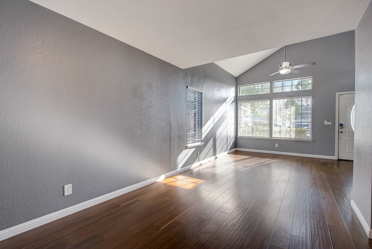 Photo 18 of 39 - 4025 Honey Rose Pl, Antelope, CA 95843