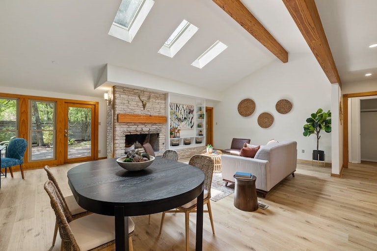 Photo 12 of 26 - 12904 Trailwood Rd, Austin, TX 78727