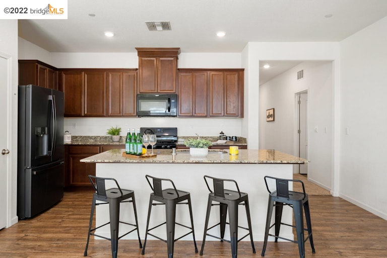 Photo 4 of 26 - 5561 Glowhaven St, Marysville, CA 95901