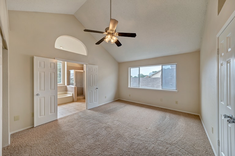 Photo 18 of 29 - 1209 Broken Arrow Trl, Carrollton, TX 75007