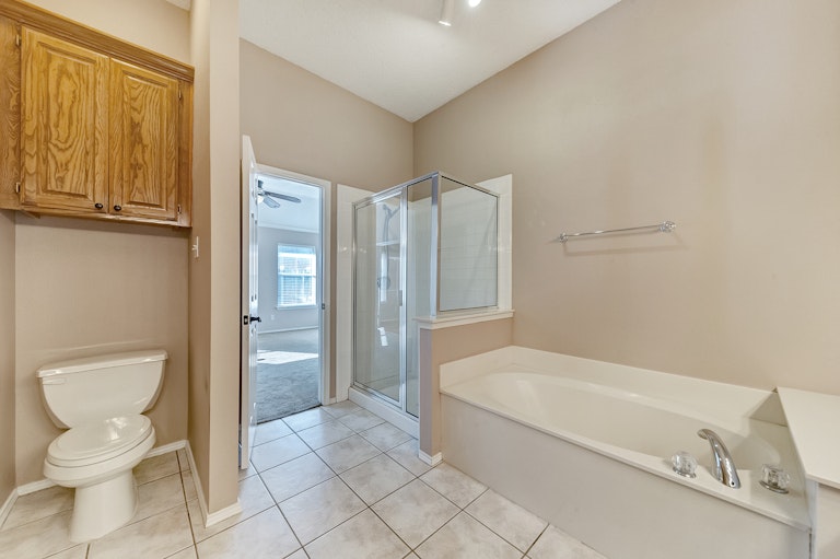 Photo 18 of 28 - 8708 Saranac Trl, Fort Worth, TX 76118
