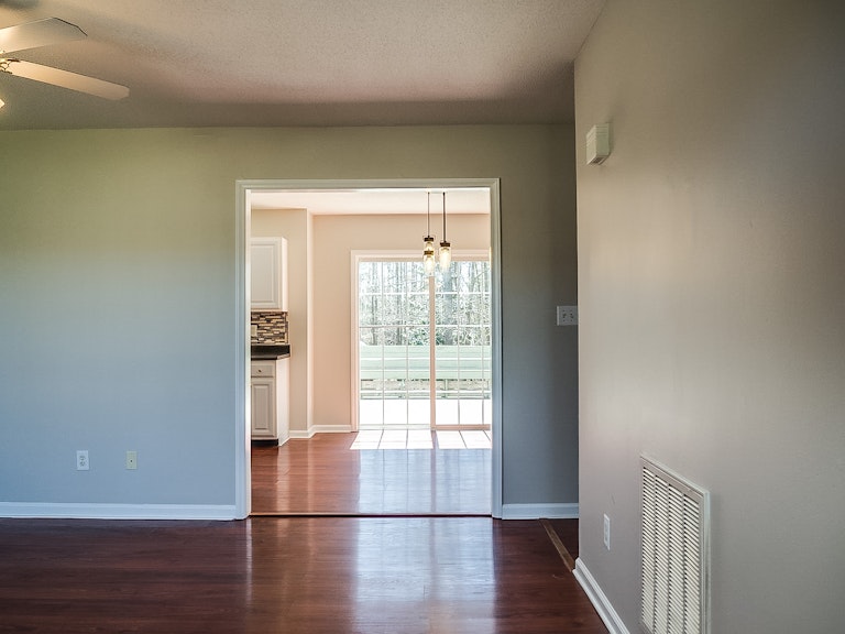 Photo 4 of 23 - 1142 Darius Pearce Rd, Youngsville, NC 27596