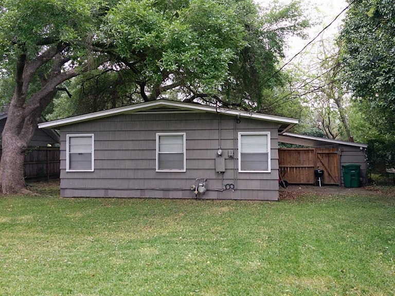 Photo 26 of 30 - 6326 Roos Rd, Houston, TX 77074