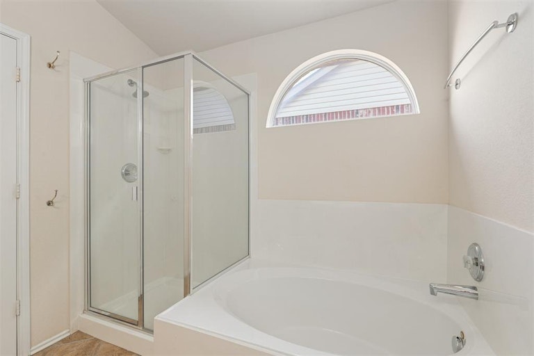 Photo 14 of 25 - 10121 Sourwood Dr, Fort Worth, TX 76244