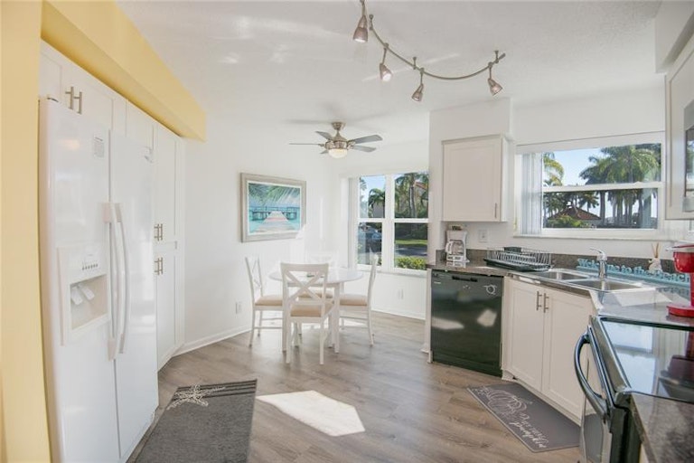 Photo 18 of 49 - 6020 Bahia Del Mar Cir #121, Saint Petersburg, FL 33715