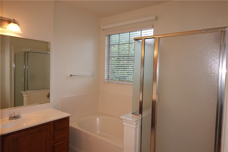Photo 16 of 33 - 329 Island Oak Dr, Austin, TX 78748