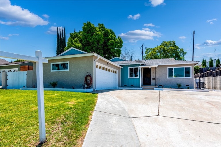 Photo 2 of 27 - 12134 Singleton Dr, La Mirada, CA 90638