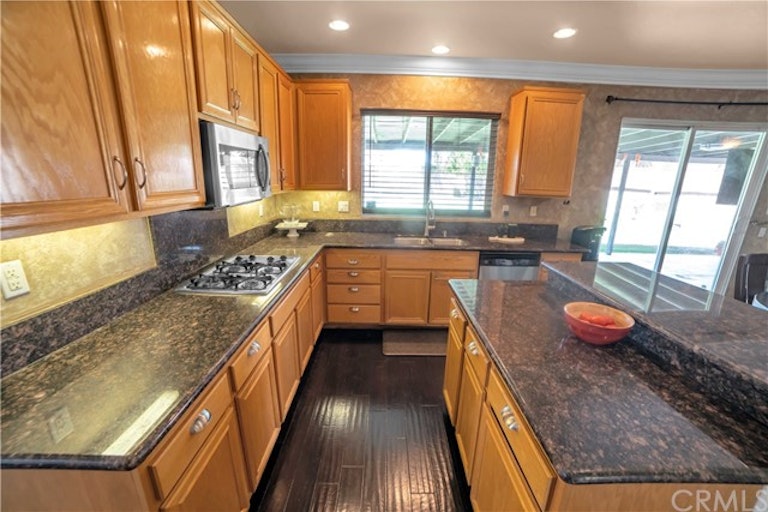 Photo 13 of 50 - 7491 Spindlewood Dr, Eastvale, CA 92880