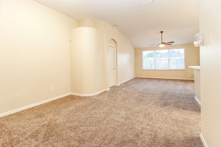 Photo 6 of 21 - 1475 Lake Shore Ranch Dr, Seffner, FL 33584