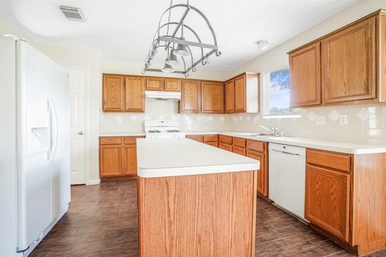 Photo 18 of 42 - 403 Mystic Glen Loop, Kingwood, TX 77339