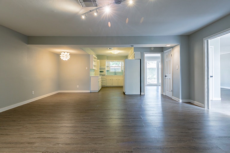 Photo 13 of 29 - 5822 Imogene St, Houston, TX 77074