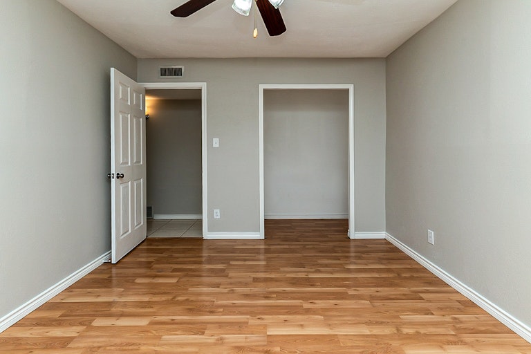 Photo 14 of 18 - 4309 Campion Ln, Fort Worth, TX 76137