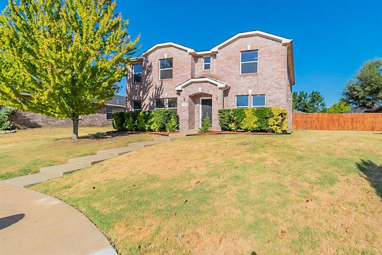 Photo 1 of 12 - 7969 Emilie Ln, Frisco, TX 75035