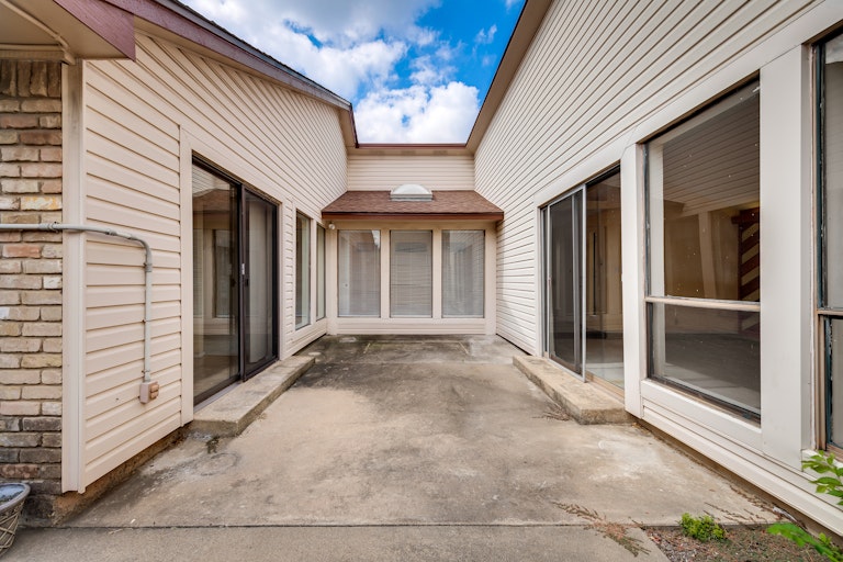 Photo 26 of 28 - 718 Cliffwood Cir, Duncanville, TX 75116
