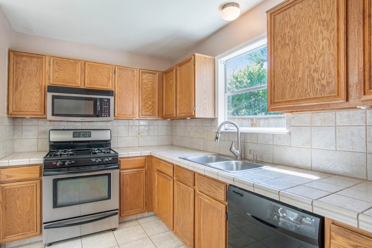 Photo 8 of 17 - 3838 Beckett Ridge Dr, Humble, TX 77396