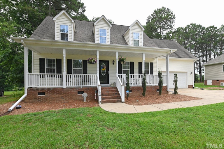 Photo 2 of 40 - 142 Mill Branch Cir, Fuquay Varina, NC 27526