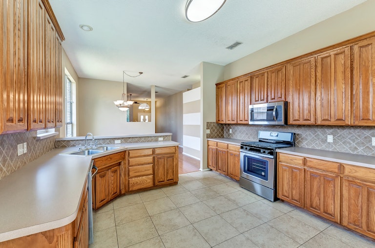Photo 2 of 28 - 8755 Saranac Trl, Fort Worth, TX 76118