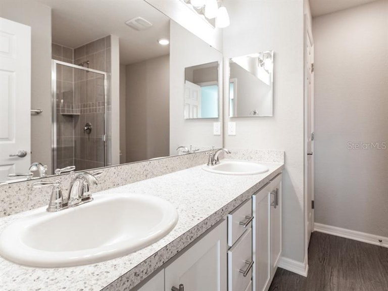 Photo 16 of 21 - 388 Lily Ln, Davenport, FL 33837