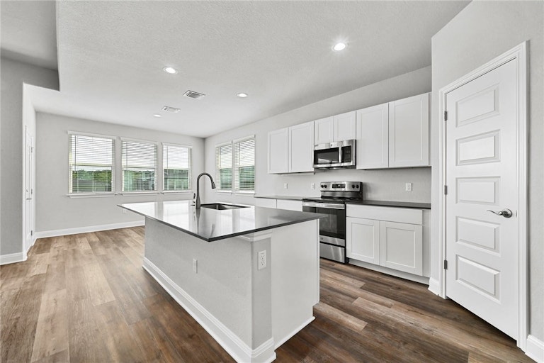 Photo 9 of 27 - 21802 McAllister Cir, Leander, TX 78645