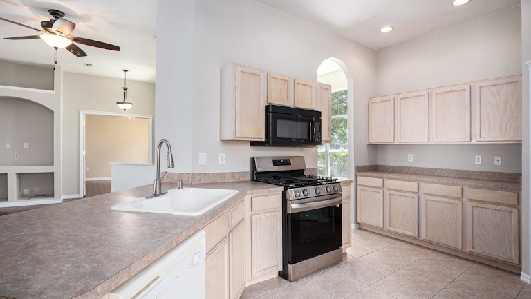 Photo 4 of 16 - 5904 Falconpark Ct, Lithia, FL 33547