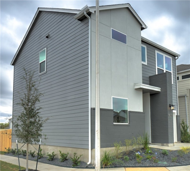 Photo 3 of 11 - 15104 Forum Ave, Pflugerville, TX 78660