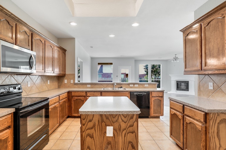 Photo 1 of 26 - 5832 Pearl Oyster Ln, Fort Worth, TX 76179
