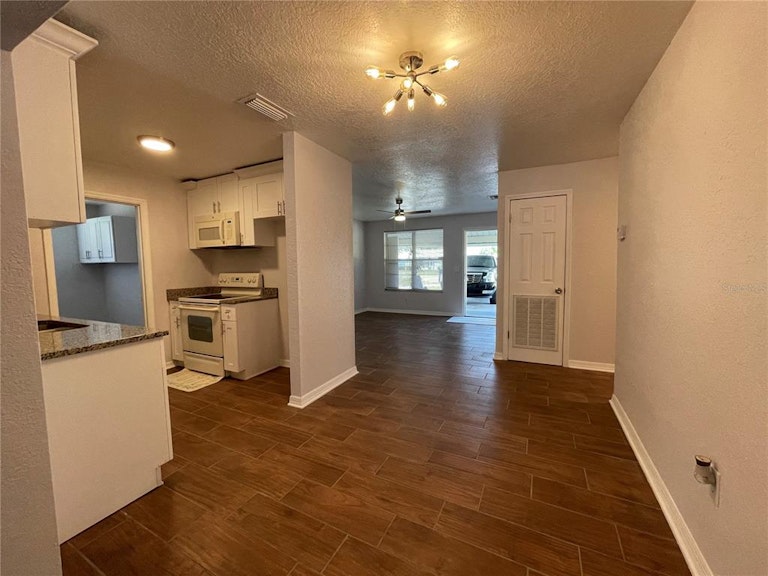 Photo 18 of 30 - 1107 31st Street Ct E, Palmetto, FL 34221