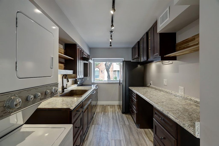 Photo 20 of 42 - 12643 Rip Van Winkle Dr, Houston, TX 77024