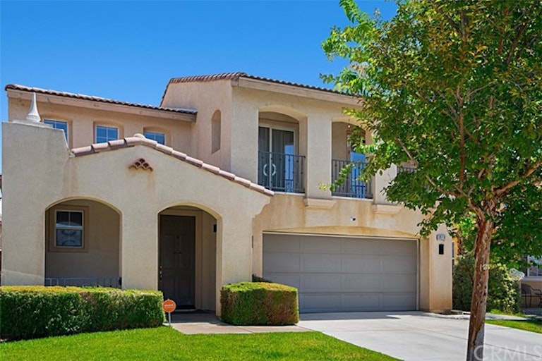 Photo 2 of 24 - 3916 Moravia Ct, Perris, CA 92571