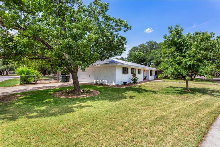 Photo 24 of 26 - 109 Shannon Ln, Georgetown, TX 78628