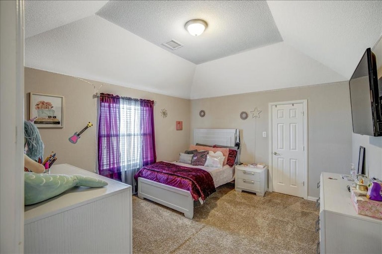 Photo 39 of 40 - 6413 Glenwick Dr, Fort Worth, TX 76123