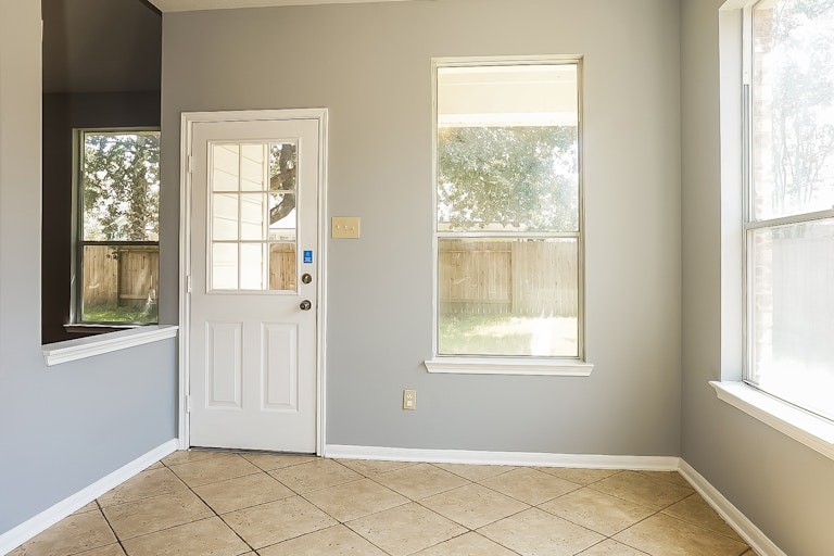Photo 12 of 27 - 8910 Aberdeen Park Dr, Houston, TX 77095
