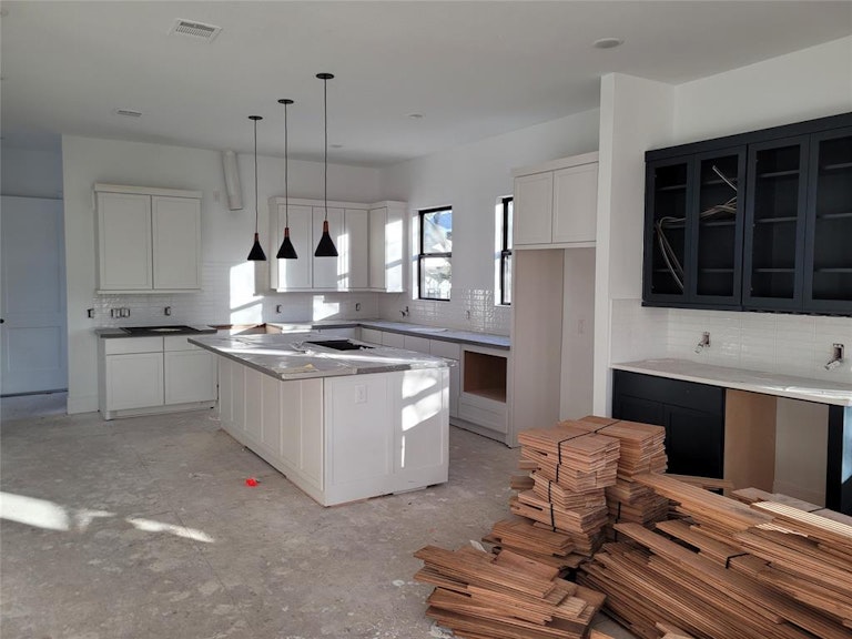 Photo 4 of 11 - 3515 Rogers St, Houston, TX 77022