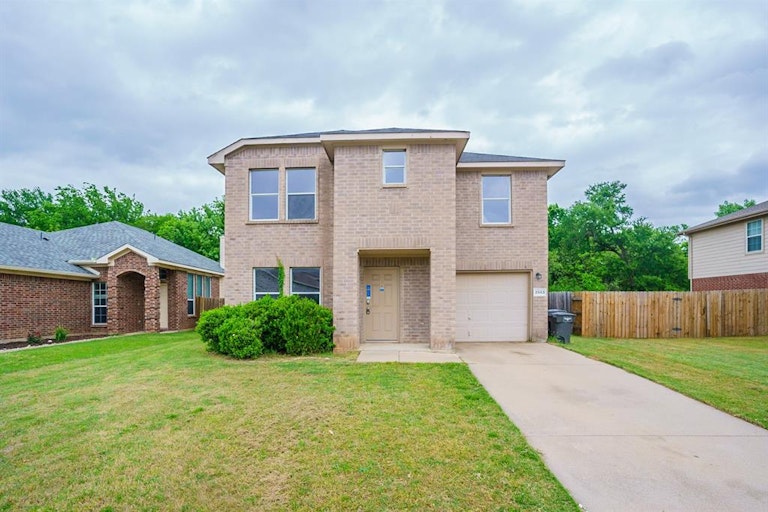 Photo 1 of 19 - 2553 Big Spring Dr, Fort Worth, TX 76120