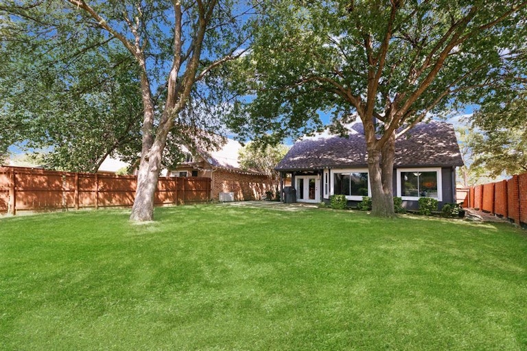 Photo 24 of 25 - 9001 Cumberland Dr, Irving, TX 75063