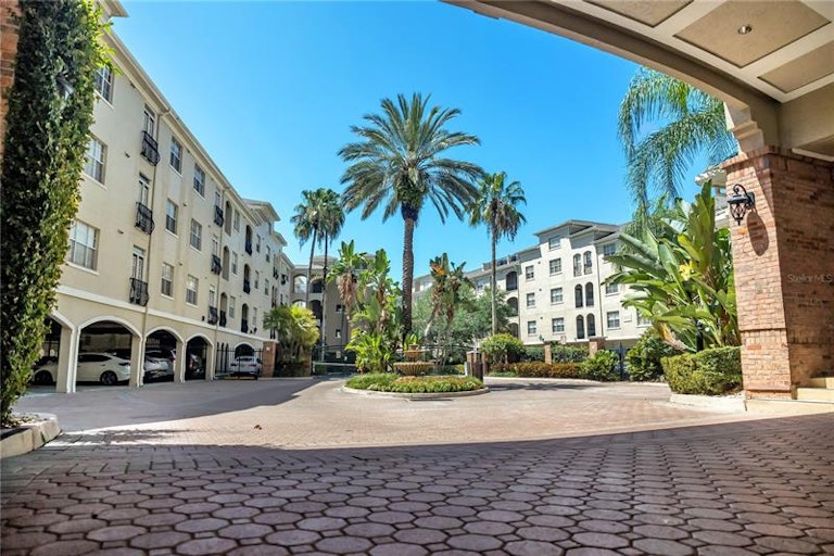 Photo 3 of 29 - 501 Knights Run Ave #1117, Tampa, FL 33602
