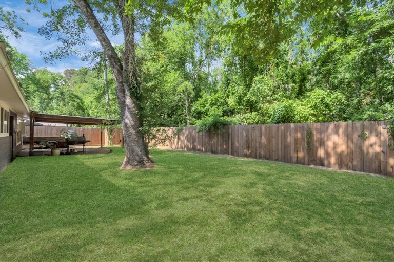 Photo 12 of 28 - 17550 S Compass Rose Cir, Crosby, TX 77532