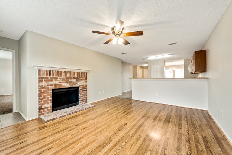 Photo 2 of 27 - 1018 Halifax Ln, Forney, TX 75126
