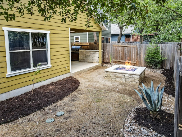 Photo 39 of 40 - 2116 Amur Dr, Austin, TX 78745