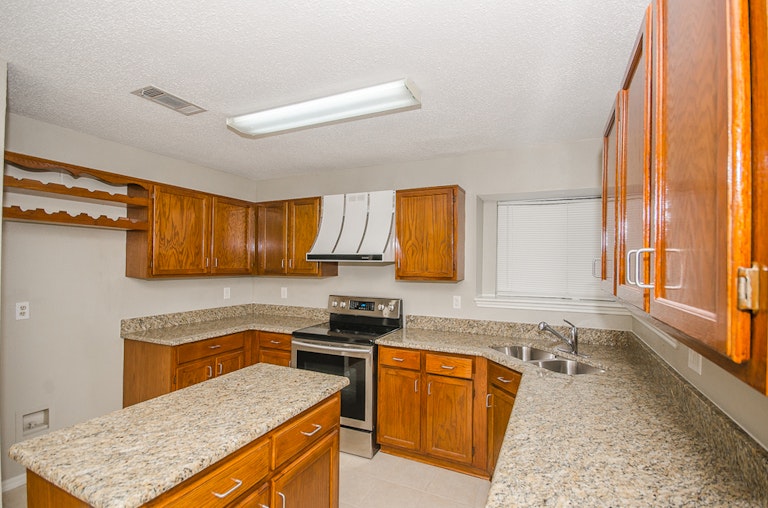 Photo 8 of 26 - 7701 Rice Dr, Rowlett, TX 75088
