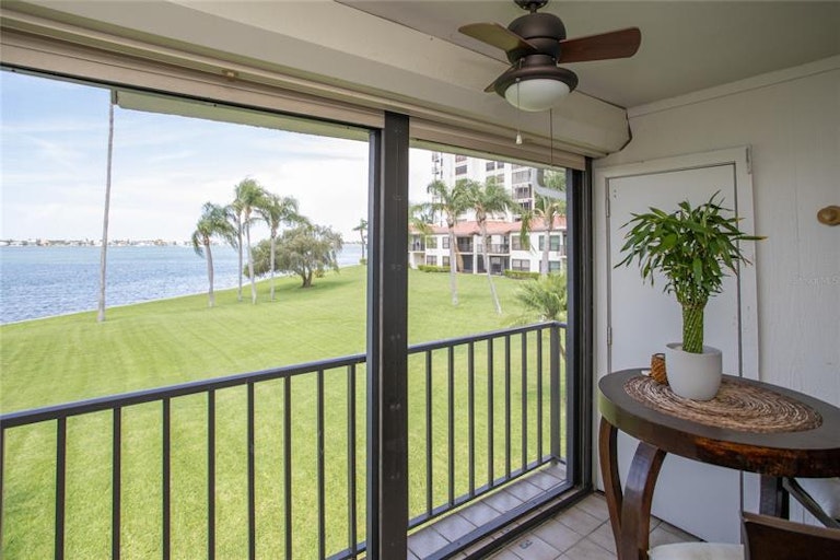 Photo 1 of 32 - 6295 Bahia Del Mar Cir #213, Saint Petersburg, FL 33715