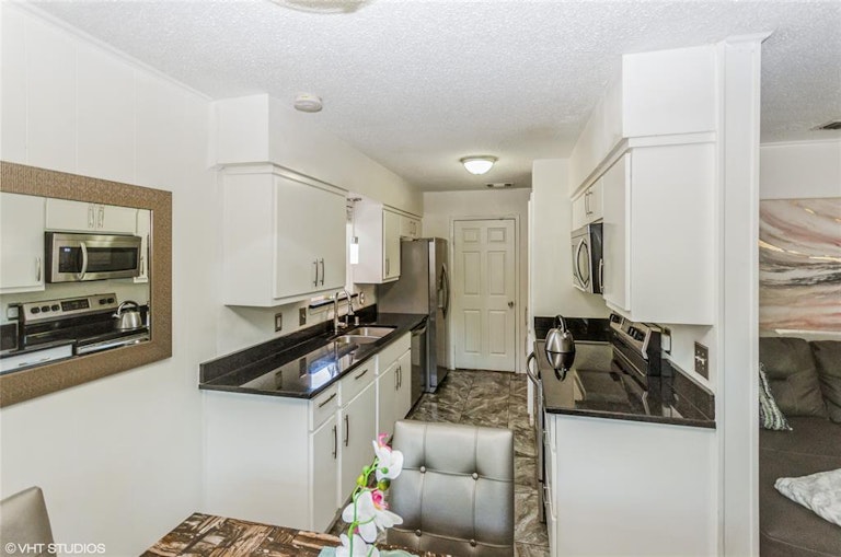 Photo 3 of 31 - 13102 Twin Oaks Dr, Balch Springs, TX 75180