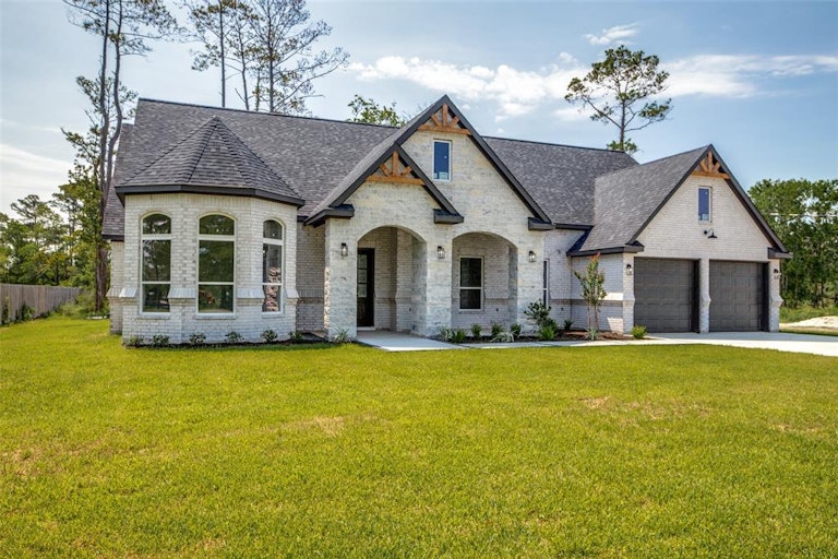 Photo 3 of 36 - 5414 Sjolander Rd, Baytown, TX 77521