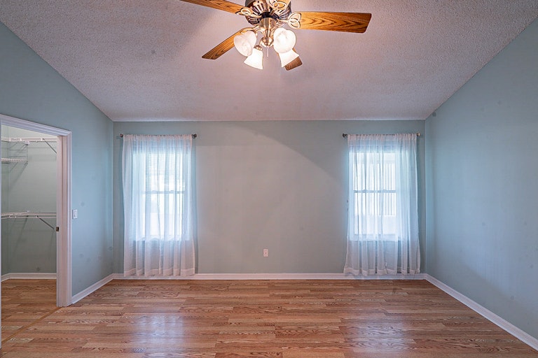 Photo 21 of 31 - 1044 Soledad Way, Lady Lake, FL 32159
