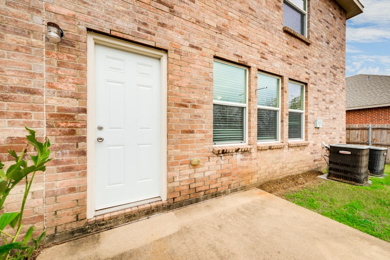 Photo 25 of 28 - 8005 York Beach Pl, Arlington, TX 76002