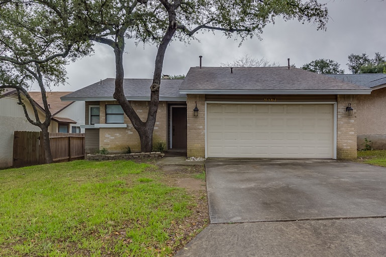Photo 1 of 13 - 9562 Cloverdale, San Antonio, TX 78250