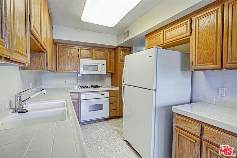 Photo 16 of 27 - 4501 Cedros Ave #324, Sherman Oaks, CA 91403