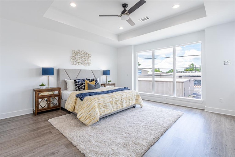 Photo 18 of 33 - 3410 Hardy St, Houston, TX 77009