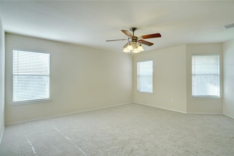 Photo 19 of 34 - 1709 White Dove Ln, Denton, TX 76210